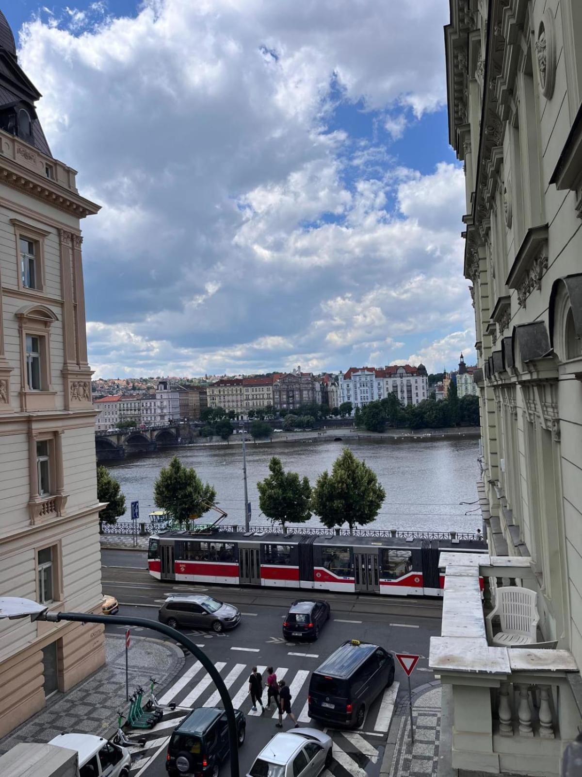 Comfortable And Cosy Apt A Few Steps From Dancing House And Naplavka Dance Praha Eksteriør bilde